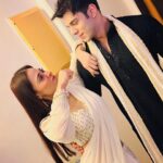 Sara Khan Instagram - Eid Mubarak 🌙 wardrobe courtesy : @anubanerjee17 #justsiblingthings #eid #eidcelebrations #family #instagood #ethnic #sarakhan #siddharthsharma
