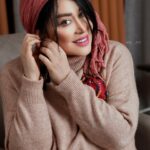 Sara Monjezi Instagram - اگر روزی دنیا را دوست نداشتی جایت را عوض کن تا از زاویه ای دیگر به آن بنگری. دنیا از بعضی زوایا دوست داشتنی ست و در بعضی زوایا نه... یادت باشد تو باید جایت را عوض کنی . @parisa_jafari22 @wachaar.magazine @alimonjezi #دنیا #زندگی# دی#آرامش#رفیق#خدا#دل #بازیگران_زن #لبخند#سارامنجزی_پور #سارامنجزی