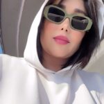 Sara Monjezi Instagram - زندگی با تمام؛ خاطرات ،رنج ها،اشک ها،لبخندها،بودن ها و رفتن ها،عشق ها و نفرت ها …یک فرصت کوتاهه،خیلی کوتاه،برای ؛بالیدن، تجربه کردن،یاد گرفتن،بخشیدن،گذاشتن و رفتن!☘️ .هر کجای این فرصت کوتاه که هستیم،یادمون باشه هیچ فرصتی تاکید میکنم هیچ فرصتی دو بار تکرار نمیشه،پس مهم باشه برامون با کی؟کجا؟برای چی؟ این فرصت کوتاه و زیست میکنیم. #جنوب #دریا #کیش