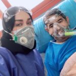 Sara Monjezi Instagram - در این یکی دو هفته اخیر که حسابی درگیر کرونای پدرم شدم (که البته همچنان ادامه) و البته با رفت و آمدهای متعددی که به بیمارستان داشتم (البته ضمن رعایت پروتکل ها)😷 و لحظات سخت و بعضا چالشی که تجربه کردم و با صحنه های ناراحت کننده ای مواجه شدم😣؛ مثلا کساییکه کرونا گرفتن با حال نزار (حالا رعایت کردن یا نکردن) برای بستری شدن میومدن ولی دیگه جا نبود و کادر درمان واقعا مستاصل میشدن، کساییکه رو تختای بیمارستان بودن چه با هوش چه بیهوش و ریه هاشون حسابی درگیر بود و یسریاشون خودشونو کلی باخته بودن و تنها انتظار یه ذره امید و پیگیری خانواده هاشونو داشتن. خلاصه که درسته شرایط سختیه، حداقل الان میتونم بگم راجع به یکی از عزیزترین کسانم تجربش کردم، اما میخوام بگم حداقل کاری که ما میتونیم بکنیم اینه که بهشون روحیه بدیم 🌈 خودشونو نبازن و به کادر درمان در کنار روند بهبود جسمی به روند بهبود روحی بیمارامون و حتی روحیه دادن به خود اونها (کادر درمان) برای انجام بهتر وظایفشون کمک کنیم تا اونا هم بتونن به بیماران ما روحیه بدن💪🏻 وقتی هم یه بیماری، بیماری همه گیره حداقل کاری که میشه کرد اینه که رعایت کنیم تا بقیه رو به دردسر نندازیم و اوضاع فعلی رو از اینی که هست سخت تر نکنیم. لطفا مراعات همو بکنیم🙏🏻در انتها هم از دوستان عزیزم که نگرانی خودشونو ابراز کردن و بهم امید دادن و دکتر ؟ که کمک کردن تشکر میکنم و آرزوی سلامتی برای همه دارم🌟🌸🙏🏻🌸🌟 @drhashemian_icu #کرونا #خدا#پدر#عشق#رفیق#شکرگزاری