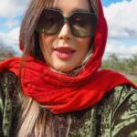 Sara Monjezi Instagram - فروغ فرخزاد شجاعت مارو به قشنگی توصیف میکنه و میگه “برایِ همه‌ی چیزهایی که از دست دادیم… برای این که در جوانی دیگر چیزی برای از دست دادن نداریم… ما هرچه را که باید از دست داده باشیم، از دست داده‌ایم ما بی چراغ راه افتادیم..!” |فروغ فرخز اد| #چایی #باغ چای #گیلان #فومن #لاهیجان #رشت #عشق #فومن #ماسوله_گردی #ماسوله #قله رودخان #
