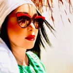 Sara Monjezi Instagram - مگر قراره چقدر عمرکنیم ؟ چرا باید اینقدرسخت ،بی عشق وبی شادی سیرکنیم #عشق #زندگی# خانواده @mantozigzag