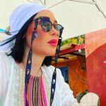 Sara Monjezi Instagram - زمان یک لحظه از حرکت باز نمی ایستد پس زندگی کنیم @mantozigzag 😍😍😍
