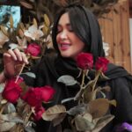 Sara Monjezi Instagram – گاهی‌ همه چیز را به‌حال‌خود رها کن‌ و راه
خودت رو برو
و در گوش‌روزگار بگو :

حال‌من‌ خوب‌ است‌و تو هیچ‌ وقت حریفِ
حال‌خوبِ من نخواهی‌ شد و بخند و به
لحظاتِ رنگارنگ پیش‌رو
@sweet_dolcee 
@parisa_jafari22 @pouzhanflower #سارامنجزی_پور #سارامنجزی #حال_خوب #انرژی_مثبت #گل #زیبا #خدا