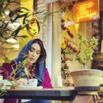 Sara Monjezi Instagram - دمی سکوت در این جهان پرهیاهو !!!! @alzahra2burger 🧿🧿🧿