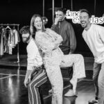 Sara Prata Instagram - Voltar ao “Dança com as Estrelas” tem sido muito isto! Recordar momentos incríveis, abraçar o desafio de voltar a dar umas piruetas pelo ar, e muita boa disposição ao lado dos 3 mosqueteiros @luis__quina @de_courinha @danielgamitosoares 🙌🏻 Sábado não percam este regresso que me está a deixar de coração feliz e com as coxas a doer 😂♥️ @dancatvi @tvioficial registo incrível da @movingpictureslx