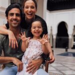 Sara Prata Instagram - Hoje o dia é especial, o nosso paizão @joao___leitao faz anos !♥️♥️♥️ O único presente que pedes, é estarmos juntos, e viemos para te celebrar. És tudo para nós meu amor ⭐️ Que continuemos a colecionar estes postais por muitos e muitos anos !!