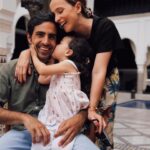 Sara Prata Instagram - Hoje o dia é especial, o nosso paizão @joao___leitao faz anos !♥️♥️♥️ O único presente que pedes, é estarmos juntos, e viemos para te celebrar. És tudo para nós meu amor ⭐️ Que continuemos a colecionar estes postais por muitos e muitos anos !!
