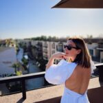 Sara Prata Instagram - 🌵MARRAKECH🌵 Viemos numas mini-férias e assim que chegámos saltámos logo para a piscina do @pestanacr7 E está um calor maravilhoso 🔥 Amanhã já vamos começar a explorar terra das 1001 noites! Quero todas as vossas dicas sobre aquilo que não podemos perder! #pestanacr7 #pestanacr7marrakech