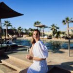 Sara Prata Instagram - 🌵MARRAKECH🌵 Viemos numas mini-férias e assim que chegámos saltámos logo para a piscina do @pestanacr7 E está um calor maravilhoso 🔥 Amanhã já vamos começar a explorar terra das 1001 noites! Quero todas as vossas dicas sobre aquilo que não podemos perder! #pestanacr7 #pestanacr7marrakech