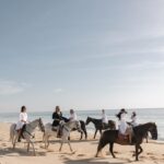 Sara Prata Instagram - A @pura_slowliving da querida @categouveia está a ganhar asas e é tão bonito de ver ♥️ Viemos para conhecer a nova coleção e celebrar a Catarina. Eu ainda ganhei o bónus de regressar à praia onde cresci. Foram muitas as vezes que por aqui andei e foi bom regressar com este grupo de mulheres inspiradoras. Obrigada por este convite querida Catarina 🌿