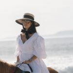 Sara Prata Instagram - A @pura_slowliving da querida @categouveia está a ganhar asas e é tão bonito de ver ♥️ Viemos para conhecer a nova coleção e celebrar a Catarina. Eu ainda ganhei o bónus de regressar à praia onde cresci. Foram muitas as vezes que por aqui andei e foi bom regressar com este grupo de mulheres inspiradoras. Obrigada por este convite querida Catarina 🌿