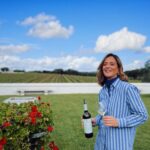 Sara Prata Instagram - No Alentejo a Páscoa é celebrada nesta segunda-feira, as famílias reunem-se no campo para partilharem este dia juntos. A família @joao_portugal_ramos abriu-nos as portas da sua adega para um almoço muito especial. Pelos brindes percebe-se que fomos felizes e que um dia vamos voltar ♥️ O #marquesdeborba ,um vinho querido para a família foi a nossa escolha à mesa! @joao___leitao @jorgecorrula @bennyapereira @tiagoaldeia.oficial @joao_portugal_ramos #pub
