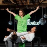 Sara Prata Instagram - Voltar ao “Dança com as Estrelas” tem sido muito isto! Recordar momentos incríveis, abraçar o desafio de voltar a dar umas piruetas pelo ar, e muita boa disposição ao lado dos 3 mosqueteiros @luis__quina @de_courinha @danielgamitosoares 🙌🏻 Sábado não percam este regresso que me está a deixar de coração feliz e com as coxas a doer 😂♥️ @dancatvi @tvioficial registo incrível da @movingpictureslx