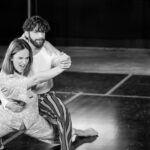 Sara Prata Instagram - Voltar ao “Dança com as Estrelas” tem sido muito isto! Recordar momentos incríveis, abraçar o desafio de voltar a dar umas piruetas pelo ar, e muita boa disposição ao lado dos 3 mosqueteiros @luis__quina @de_courinha @danielgamitosoares 🙌🏻 Sábado não percam este regresso que me está a deixar de coração feliz e com as coxas a doer 😂♥️ @dancatvi @tvioficial registo incrível da @movingpictureslx