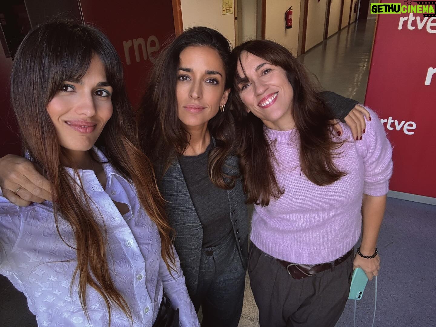 Sara Sálamo Instagram - ¡Que estamos de promo! Este viernes, 10 de noviembre, estrenamos “El favor” y yo tengo la suerte de rodearme de mujeres tan talentosas como ellas.