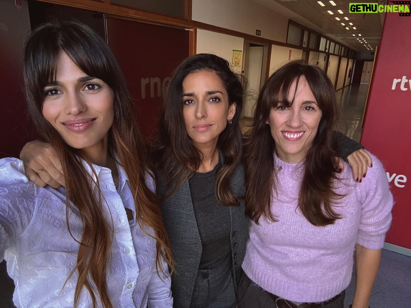 Sara Sálamo Instagram - ¡Que estamos de promo! Este viernes, 10 de noviembre, estrenamos “El favor” y yo tengo la suerte de rodearme de mujeres tan talentosas como ellas.