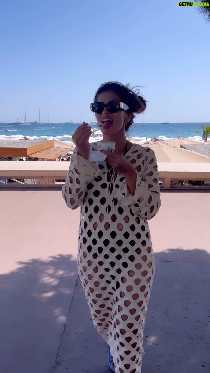 Sara Sálamo Instagram - Te haría bien mi amor un poquito de ocio 🍦