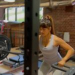 Sara Sálamo Instagram – Instagram Vs La realidad:

en un entreno a las 09:00 am en @crysdyazandco con @mariapsomerfisio 

@crysdyaz