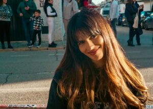 Sara Sálamo Instagram - 1. Mi fotógrafo favorito, siendo un intrépido, temerario.
2. Mi fotógrafo favorito, tiene cuatro años y me retrata así.

Enero, 2024.

#photography #photo #Sevilla #leica #leicaphotography #cabalgata #cabalgatadereyes #photographers #streetphotography #womenphotographers #portrait #portrait_ig