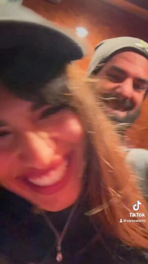 Sara Sálamo Instagram - Ayer hubo planazo de viernes 🤭😂🫶🏼 @iscoalarcon #elfavor