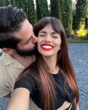 Sara Sálamo Instagram - Ay 😍🫠 @iscoalarcon #deaquíamarte🥐💙