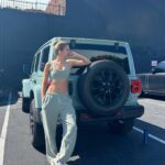 Sara Sampaio Instagram - When you match your car @alo