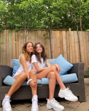 Sara Waisglass Instagram - I should probably start paying you for the ab workouts since you have me laughing ALL. THE. EFFING. TIME.

happy birthday you glorious soul. I love you✨