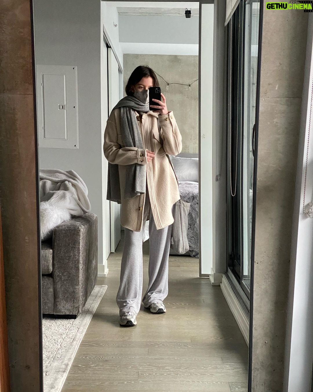 Sara Waisglass Instagram - the condo mirror… a series✌️