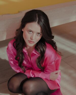 Sara Waisglass Instagram - Thank you Nylon✨

Link in bio for a candid chat about Ginny and Georgia season 2, why I fell in love with Max, and the fact that matching with a degrassi actor is a right of passage as a Canadian🫢

photo by: @franckbohbot 
hair by: @terrarosepuncerelli 
makeup by: @lorencanbymakeup