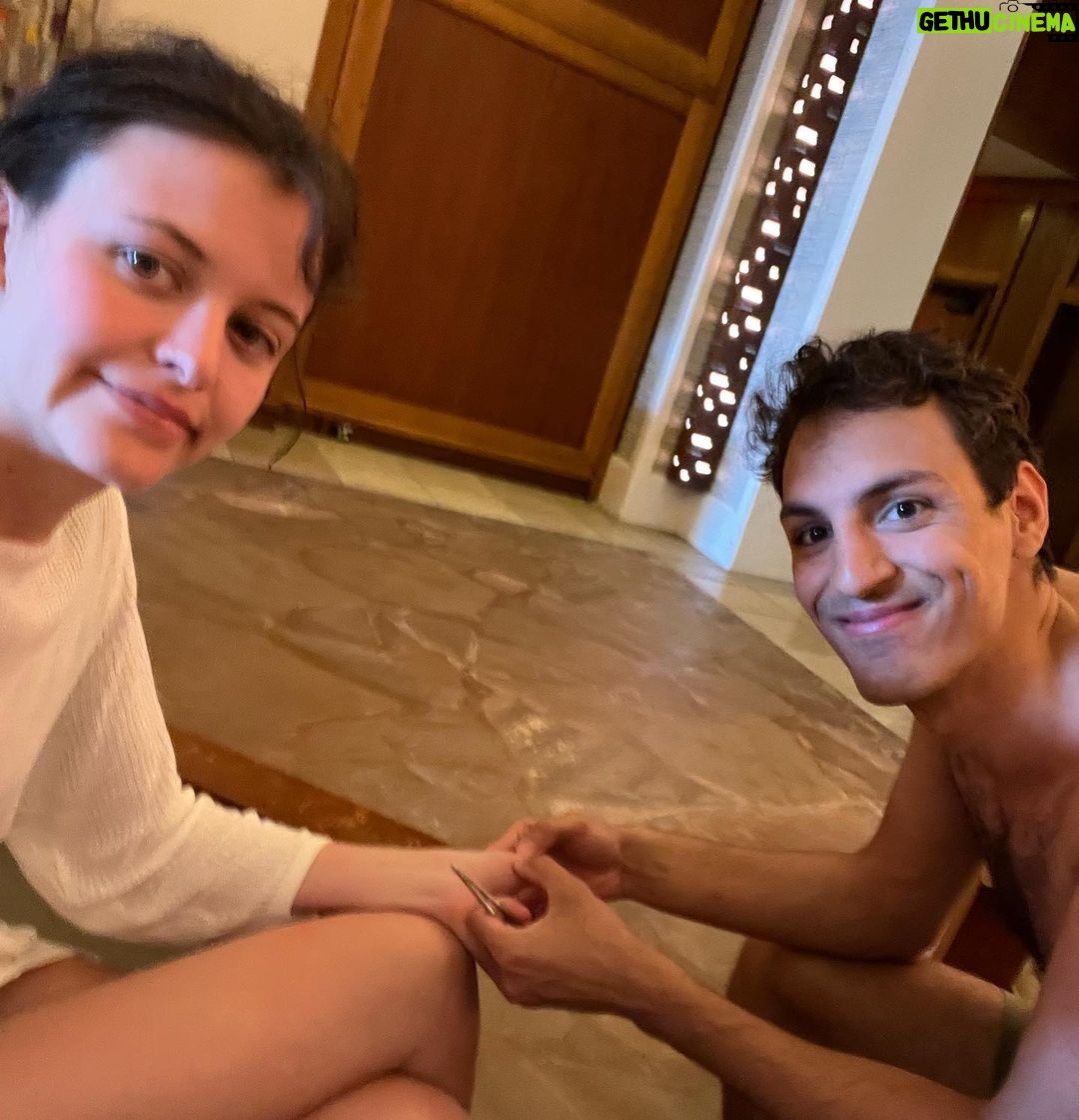 Sara Waisglass Instagram - if you’re going on vacation soon, you simply must try getting stung by a sea urchin! Having your partner pull the poisonous needles out of your fingers in the hotel lobby is so much fun and a great bonding experience! that was all sarcasm please don’t do that. hehe! goodbye Hawaii!