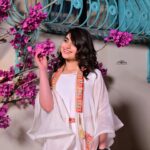 Sara aws Instagram - _ مرت فأبتسمت فأحيت وروداً قد ذبلت 🩷🌿