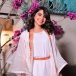 Sara aws Instagram - _ مرت فأبتسمت فأحيت وروداً قد ذبلت 🩷🌿