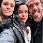 Sarah Cooper Instagram - I feel like I keep winning the lottery. Beyond grateful to hang out with @jimgaffigan and @mobituaries to talk all things #unfrosted and the genius of Jerry Seinfeld for @cbssundaymorning 🥰 thank you @miguellledo and @madisonguest what a fun day and a banger fit. I AM SO GEEKED FOR THIS MOVIE - IT COMES OUT MAY 3rd on @netflix @netflixisajoke I’ve already seen it nine times lol