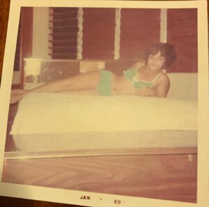 Sarah Cooper Instagram - Happy Mother’s Day to the OG 60s It Girl, my momma, and all the hot mommas out there 🥰