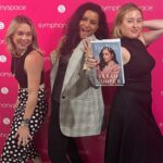 Sarah Cooper Instagram – I AM FULL OF GRATITUDE! Huge thank you to everyone who came out to celebrate Foolish last week ❤️ See u Saturday Chicago!!

1: 📸 @elderordonez1 
2: Symphony Space
3: with @tasteofadrian 
4: @politicsprose with @dopequeenpheebs 
5: Politics & Prose
6: Twerk off (Amy won)
7: @freelibrary with @chanelali 
8: Reading from FOOLISH: The Only Teacher Who Ever Hated Me
9: with @polly_claire and @alikriegs 
10: with playwright and cast of The Wanderers @roundaboutnyc – @ziegler1414 @jedres @lucyfreyer @rachelzee @dklasko