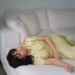 Sarah Cooper Instagram – Thank you Greg Braxton and @latimes for writing about Foolish! Greg and I spoke in 2020 and here we are 3 years later but now I’m single and have a white couch. And many stories. Foolish is out tomorrow from @duttonbooks 🎁 special thanks to @sraihofer @jillschwartzman and @kovertcreative !

Photographer @justinjunlee 
Makeup @artistrybyfjorela 
Styling @madisonguest 
Hair @matthewmonzon
Bangs @senorwigs 
Couch @article 
Attitude @sarahcpr 
Weather @god
