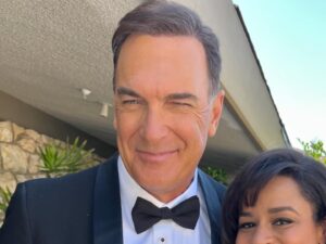 Sarah Cooper Instagram - Many of you have written in asking for more behind the scenes photos and I’m not one to ignore the will of the people #unfrosted