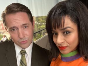Sarah Cooper Instagram - Many of you have written in asking for more behind the scenes photos and I’m not one to ignore the will of the people #unfrosted