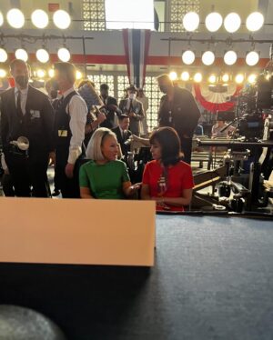 Sarah Cooper Instagram - #UNFROSTED is streaming on @netflix @netflixisajoke now. Written by @jerryseinfeld @spikeferesten Barry Marder and Andy Robin. Directed by and starring the great comedian himself. So grateful to have been surrounded by the kindest, most talented cast and crew, every single one a master of their craft, so completely dedicated to making this the funnest most ridiculous movie you’ll ever see.