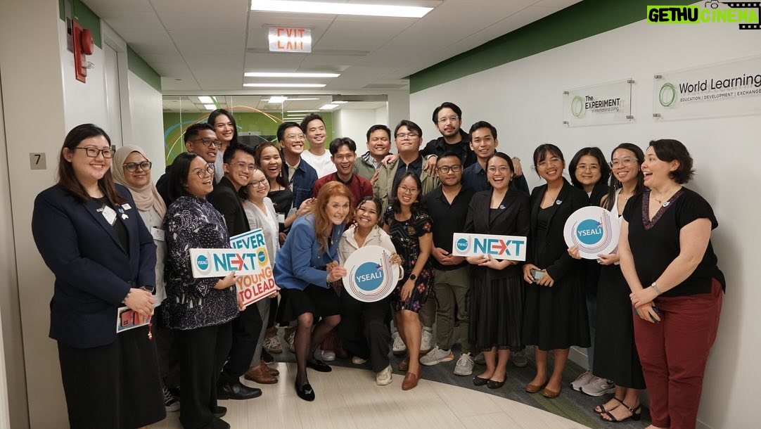 Sarah Ferguson Instagram - I believe youth leaders like @yseali_official are critical to defending the planet and fighting for social justice. YSEALI’s decade of impact in civic engagement, economic empowerment, education, and sustainability is nothing short of remarkable and shows us what ASEAN youth leaders can do. Imagine the global #impact they will have as youth leaders connect across regions... I am in awe of their hard work and dedication. #YSEALI10 #ExchangeOurWorld #EarthDay #ClimateLeadershipGala