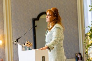 Sarah Ferguson Instagram - It was a pleasure to attend the Cancer Alliance Hope and Help Luncheon, my first event since my melanoma diagnosis and since hearing of His Majesty The King’s recent cancer diagnosis. His Majesty is very dear to me and I think I speak for everyone when I say he is in my thoughts and prayers. 

It felt like a timely moment to help raise funds to support others dealing with cancer diagnoses, who may be going through financial or emotional struggles in light of a health emergency. It was both healing and inspiring to meet so many amazing ladies, who do so much for others through their work with Cancer Alliance. Learn more at @canceralliancepalmbeach or https://www.cahh.org/

#philanthropy #charityevent #thebreakerspalmbeach #cancerawareness
#palmbeach

–
Photo: Carrie Bradburn of Capehart Photography: @CapehartPhotography
