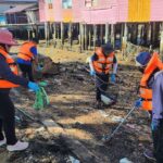 Sarah Ferguson Instagram - This #Earthday I’m proud to shine a light on the wonderful work being done by @greenbrunei and my friend @hzrhsfn. Green Brunei is a youth-led organisation that promotes environmental sustainability through education, conservation and advocacy. Green Brunei has collaborated with Brunei LNG SDN BHD on three occasions to conduct coastal cleanups in the Tutong and Belait districts. These initiatives seek not only to foster cleaner, healthier beaches but also to promote awareness of the critical importance of preserving Brunei’s invaluable natural resources to the 600 individuals who took part including children from local primary and secondary schools. Throughout these three events, a total of 1489.4 kg of rubbish was collected. It’s so important and inspiring to see these initiatives led and supported by the next generation of leaders. Copyright Global Citizen Getty #youthleadership #youthimpactcouncil #youngleaders #nextgenerationofleaders #amplifyyoungvoices #earthday