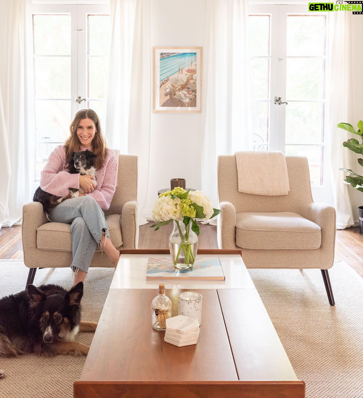 Sarah Levy Instagram - I sat down with my friend Gray Malin for a lovely chat and home tour featuring some of my favourite pieces of his. Oh and also my dogs. Link in bio! (FYI today is the last day to get 30% off everything on his website for #CyberMonday so I’d take advantage if I were you 🤷🏻♀️)
