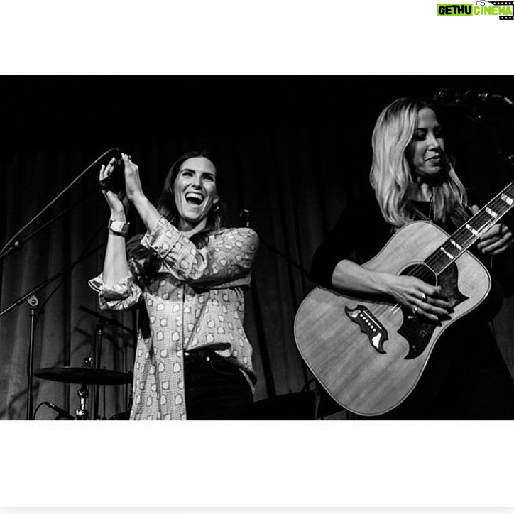 Sarah Levy Instagram - When you could play with your pals 👩🏼🤝👩🏻 📸: @jessicamielkephoto