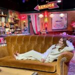 Sarah Levy Instagram - Either someone is playing a sick joke on me or this is The One Where I host the #bestoffriendsawards on @tbsnetwork 😱⚰️ Vote for your favorite moments NOW at TBS.com/BestOfFriendsAwards and catch the livestream on TBS’s YouTube, Twitter, and Facebook at 8:30 pm ET on May 26th, ONE DAY before the #FriendsReunion on @hbomax !