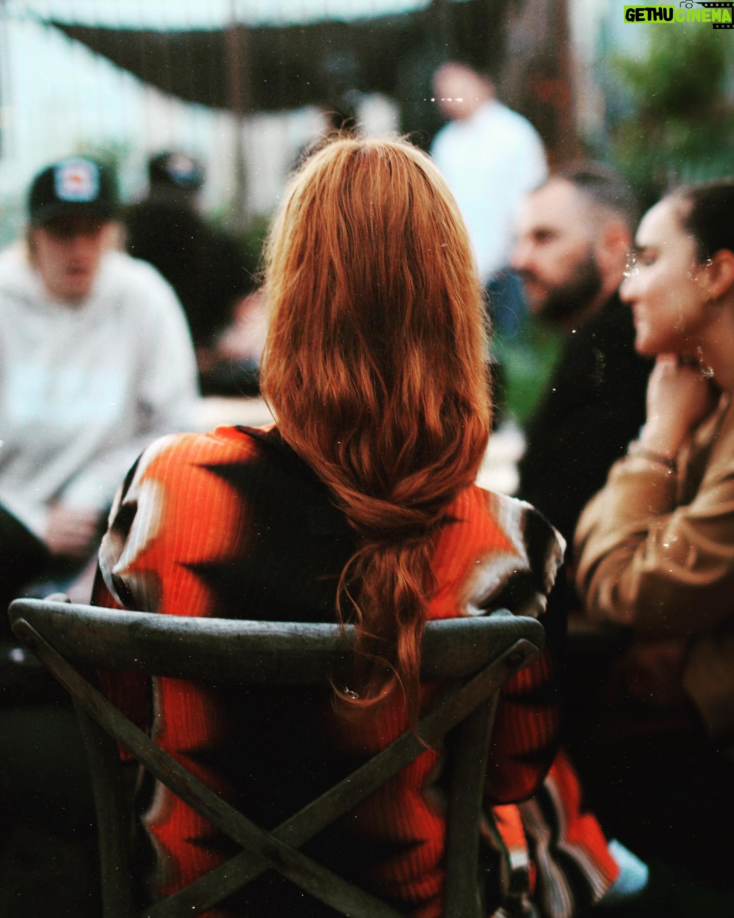 Sarah McDaniel Instagram - THANK YOU to everyone who came out to the dinner me @farmfluence.co @ambrosiaproducebag @innergarden.wellness put together at our friends east LA mini backyard farm :) this series is meant to push the idea that our waste can very easily be our food. We hope to have more dinners and focus on bringing farm rich produce to food deserts around LA! 🌿♻️🤝🏽 Shot by @nina.fetch