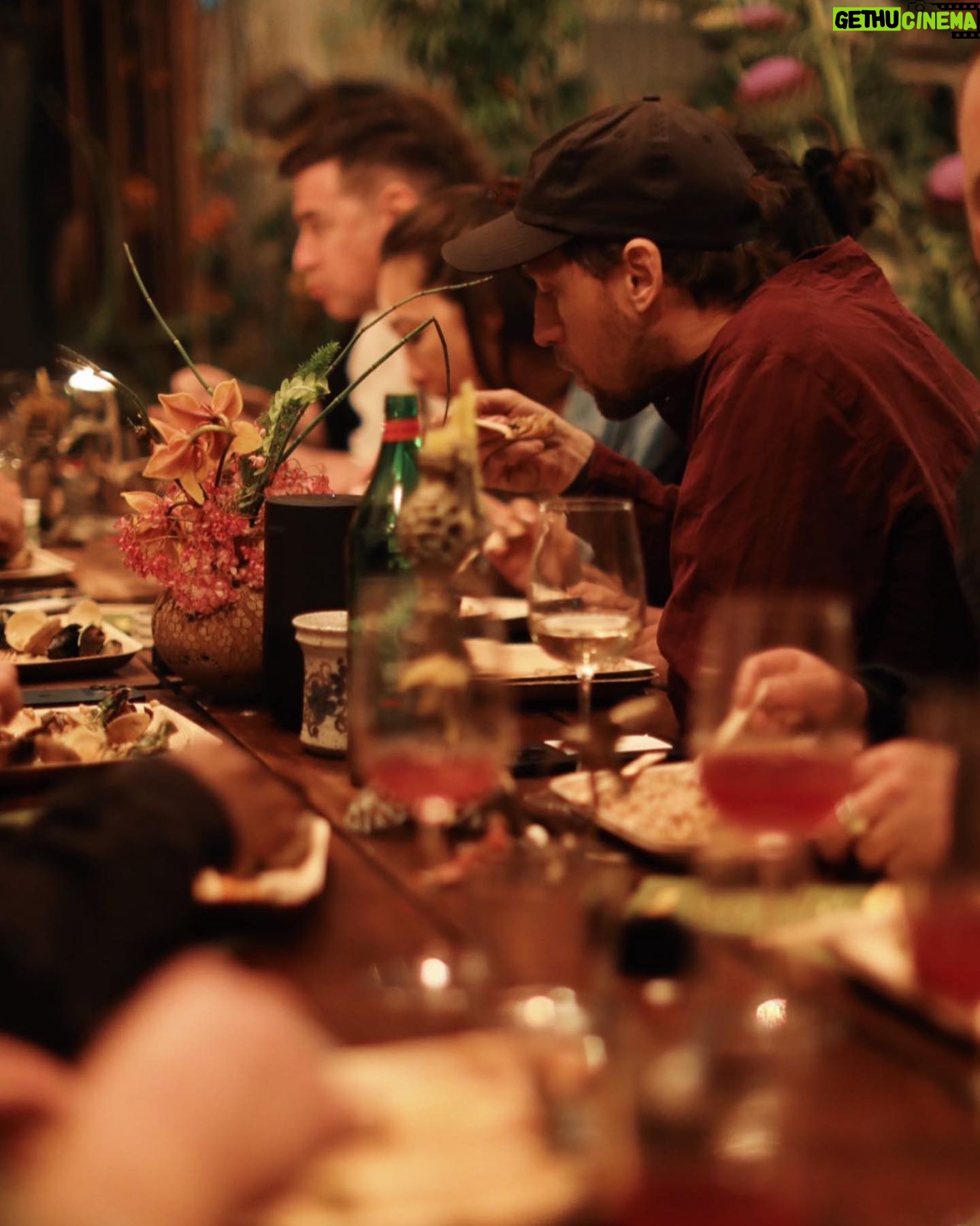 Sarah McDaniel Instagram - THANK YOU to everyone who came out to the dinner me @farmfluence.co @ambrosiaproducebag @innergarden.wellness put together at our friends east LA mini backyard farm :) this series is meant to push the idea that our waste can very easily be our food. We hope to have more dinners and focus on bringing farm rich produce to food deserts around LA! 🌿♻️🤝🏽 Shot by @nina.fetch