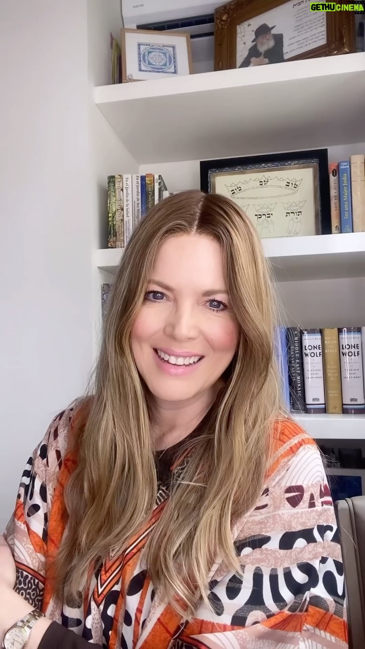 Sarah Mintz Instagram - Recordatorio: nunca es tarde para conectar con Hashem, quien nos espera con brazos abiertos y que anhela escuchar nuestros pedidos 🙏🙏🙏