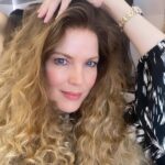 Sarah Mintz Instagram - Increíble 👏🏻 . . @chevi_montag_wigs